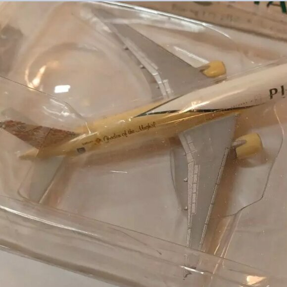 1:600 PIA Boeing B777-24 (ER)-'Garden of the Mughal' - Box Shipping! - Picture 5 of 5